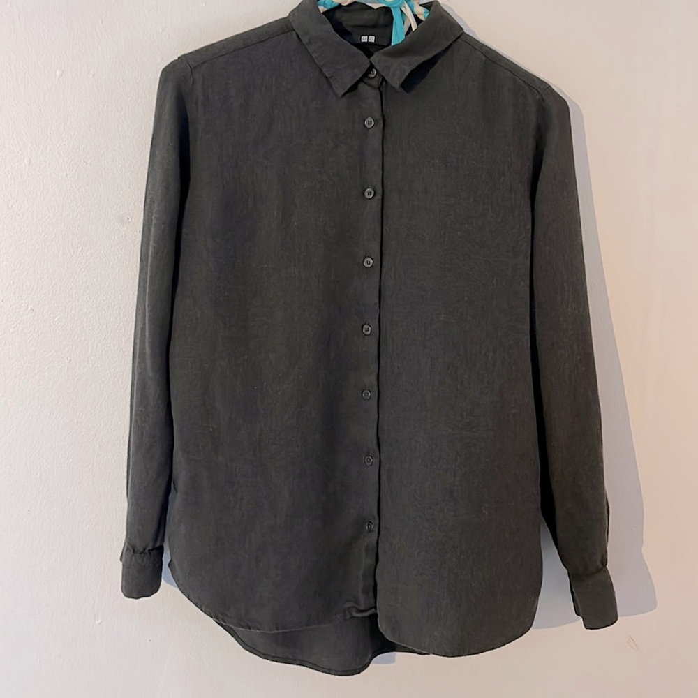 Green uniqlo button down size Xs